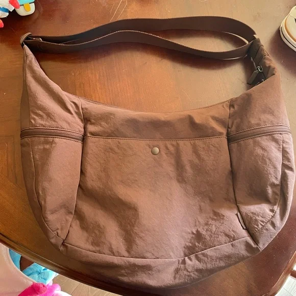 Lululemon Large Slouchy Sling Bag 13L - Picture 2 of 3